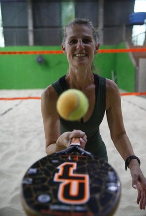 Beach tennis é o novo queridinho das mulheres em Porto Alegre