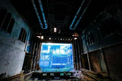 Porto Alegre, RS 01º/6/2023: Na manhã desta quinta-feira (01º), o prefeito, Sebastião Melo, realizou, uma vistoria nas obras do prédio do antigo Cine Imperial, na praça da Alfândega, bairro Centro Histórico, da capital. Foto: Alex Rocha/PMPA/DivulgaçãoIndexador: Alex Rocha/PMPA<!-- NICAID(15444890) -->