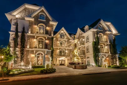 Hotel Colline de France vence concurso Brilha Gramado do 40° Natal Luz. <!-- NICAID(16204611) -->