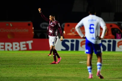 Descrição: CAXIAS DO SUL, RS, BRASIL, 12/04/2026. Caxias x Confiança, jogo válido pela segunda rodada da Série C do Campeonato Brasileiro e realizado no estádio Francisco Stédile (estádio Centenário). (Porthus Junior/Agência RBS)Indexador: BTK                             <!-- NICAID(16264392) -->