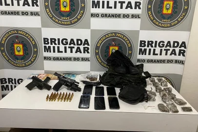 presos suspeitos de homicídio em guaporé<!-- NICAID(15838580) -->
