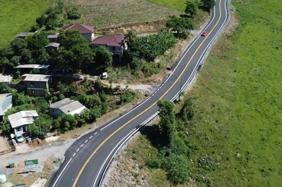 Acesso asfáltico em Pinhal Grande<!-- NICAID(16007138) -->