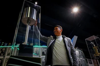 Márcio Mixirica, atacante da conquista da Copa do Brasil de 1999 esteve no Alfredo Jaconi. Ele aproveitou para conhecer as reformas na estrutura do estádio, o novo vestiário e relembrar os grandes momentos com a camisa Jaconera. <!-- NICAID(15775385) -->