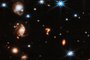 09/08/2023 - ESPAÇO / JAMES WEBB / PONTO DE INTERROGAÇÃO - No final de julho, o supertelescópio espacial internacional James Webb capturou detalhes em alta resolução de um par de estrelas jovens em formação no chamado espaço profundo. O que os astrônomos não esperavam encontrar na imagem era um registro "escondido" de um pequeno ponto de interrogação (veja acima), que foi descoberto recentemente depois de um olhar mais atento para a região.<!-- NICAID(15505879) -->
