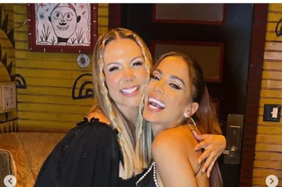 Post de Carla Perez com Anitta. Em suas redes sociais, Anitta revelou o motivo de ter deixado de ir a uma festa promovida por Kim Kardashian para participar de um evento de carnaval de Carla Perez e Xanddy. "Respeito e gratidão", resumiu a cantora. <!-- NICAID(15046257) -->
