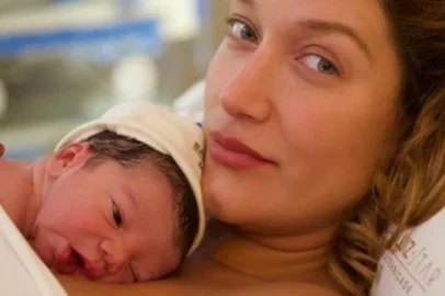 Gabriela Pugliesi dá à luz Lion<!-- NICAID(15253808) -->