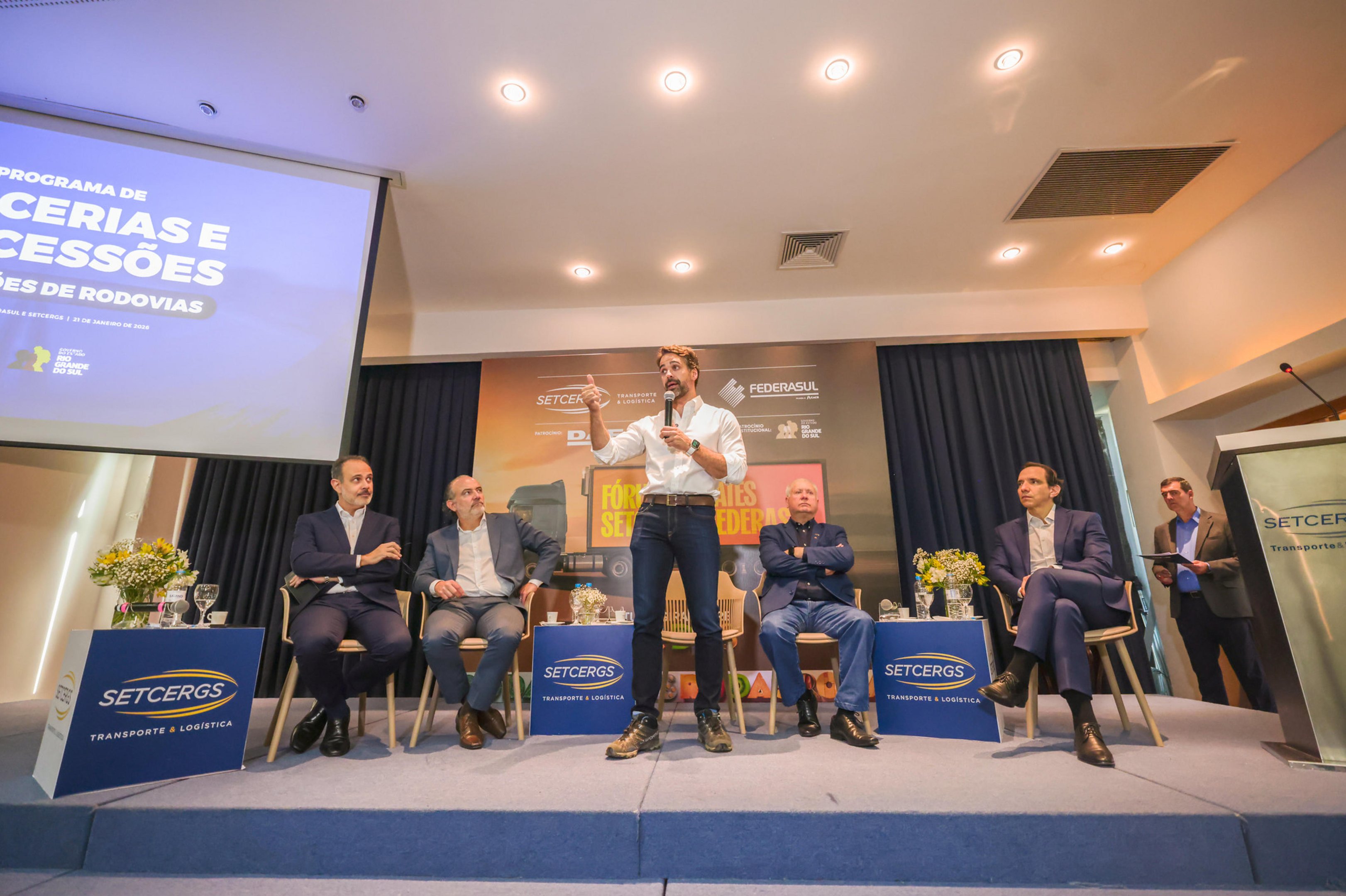 Leite discute concess&otilde;es de rodovias em evento com lideran&ccedil;as empresariais