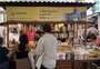 Primeiro domingo da Feira do Livro tem calor e grande presença de público