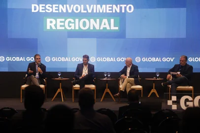 PORTO ALEGRE, RS, BRASIL, 25-11-2025: Gov Expo Summit 2025 reúne gestores públicos e privados para debater desafios e oportunidades no espaço de eventos do Pontal Shopping. O evento, idealizado pelo GlobalGov, conta com parceria da Famurs e da agência gaúcha de desenvolvimento Invest RS. Foto: Mateus Bruxel/Agência RBSIndexador: MATEUS BRUXEL<!-- NICAID(16174034) -->