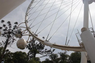 Roda gigante no Parque Mundo a Vapor em Canela<!-- NICAID(15673600) -->