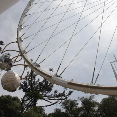 Roda gigante no Parque Mundo a Vapor em Canela<!-- NICAID(15673600) -->