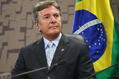 Raul Jungmann participa de audiÃªncia pÃºblica no SenadoBrasília - O ministro da Defesa, Raul Jungmann, participa de audiência pública na Comissão de Relações Exteriores e Defesa Nacional do Senado, ao lado o presidente da Comissão, senador Fernando Collor (Antônio Cruz/Agência Brasil)<!-- NICAID(16024408) -->
