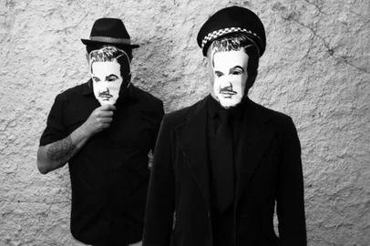 A Sweet Beetle Juice faz show nesta sexta, dia 21 de abril, no Stage Music bar, em Caxias do Sul, a partir das 23h.A Sweet Beetle Juice é formada por Léo Vargas (guitarra e vocal), Luciano Cardoso (baixo e vocal) e Cléber Oliveira (bateria), mais Fábio Gomes no trombone e Thiago Rodrigues no trompete.<!-- NICAID(15406796) -->