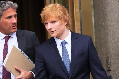 Ed Sheeran Music Copyright Trial Begins In New YorkNEW YORK, NEW YORK - APRIL 25: Musician Ed Sheeran leaves after the first day of his copyright-infringement trial at Manhattan Federal Court on April 25, 2023 in New York City. The four-time Grammy winner stands accused of lifting parts of Marvin Gayes legendary R&B song Lets Get It On in his 2014 hit Thinking Out Loud.   Michael M. Santiago/Getty Images/AFP (Photo by Michael M. Santiago / GETTY IMAGES NORTH AMERICA / Getty Images via AFP)Editoria: ACELocal: New YorkIndexador: MICHAEL M. SANTIAGOSecao: celebrityFonte: GETTY IMAGES NORTH AMERICAFotógrafo: CONTRIBUTOR<!-- NICAID(15417656) -->