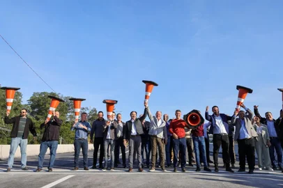 Os motoristas que usam a RS-118 entre Sapucaia do Sul e Gravataí já estão trafegando sem a necessidade de realizar desvios no trecho. Isso porque o governo do Estado entregou parcialmente a obra da elevada no cruzamento com a Avenida Centenário (RS-030) nesta quarta-feira (23).<!-- NICAID(16022952) -->