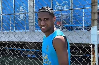 Tetê e Enamorado realizam primeiro treino no Grêmio<!-- NICAID(16203215) -->
