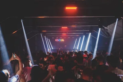Reconhecida como um dos principais eventos itinerantes de música eletrônica do Brasil, a Colours completa 15 anos em 2024. E para comemorar esse marco, a edição de aniversário reúne Kolombo, Fran Bortolossi, Audiofly, Eli Iwasa, Vivi Seixas, Nana Kohat, Dbeat, Elieser e Caio Busetti. O evento acontece dia 13 de abril, no Jockey Clube Multieventos, em Caxias do Sul.<!-- NICAID(15711964) -->