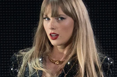 US singer-songwriter Taylor Swift performs onstage on the first night of her "Eras Tour" at AT&T Stadium in Arlington, Texas, on March 31, 2023. (Photo by SUZANNE CORDEIRO / AFP)Editoria: ACELocal: ArlingtonIndexador: SUZANNE CORDEIROSecao: musicFonte: AFPFotógrafo: STR<!-- NICAID(15398318) -->