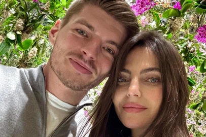 Kelly Piquet e Max Verstappen em selfie no Instagram.<!-- NICAID(15906348) -->