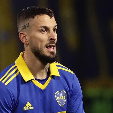 Boca Juniors' Dario Benedetto gestures during his Argentine Professional Football League Tournament 2022 match against Talleres de Cordoba at La Bombonera stadium in Buenos Aires, on July 16, 2022. (Photo by ALEJANDRO PAGNI / AFP)<!-- NICAID(15152033) -->