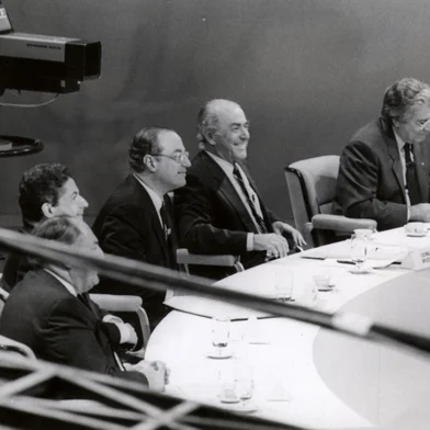 Da esquerda para a direita, foto dos candidatos à presidência da república:  Aureliano Chaves,  Affonso Camargo, Paulo_Maluf e  Leonel Brizola (*o último está sem identicação), durante debate na Tevê Bandeirantes em 1989.PASTA:  61916#EDIÇÃO: 2ª#PÁGINA: 2 Fonte: Divulgação Fotógrafo: tv bandeirantes<!-- NICAID(1500426) -->