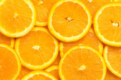 Adobe Stock - LaranjaFull frame of fresh orange fruit slices pattern background, close up, high angle viewIndexador: Spyros ArsenisFonte: 376310957<!-- NICAID(16064070) -->