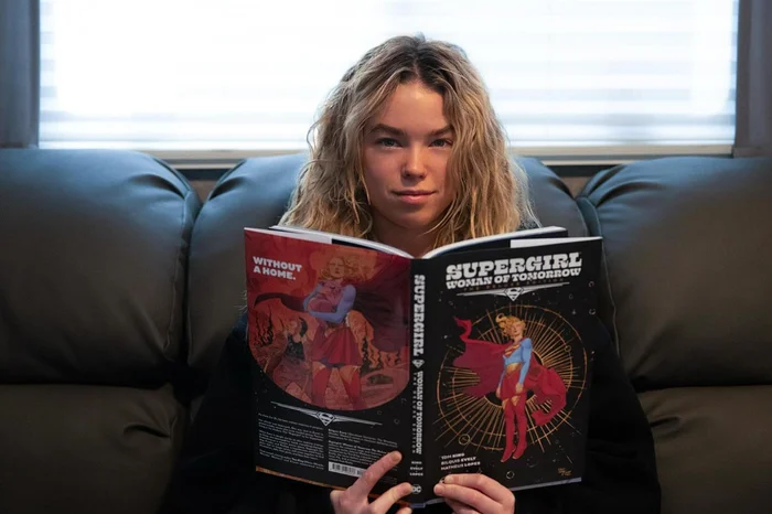 Parisa Taghizadeh / X / @JamesGunn / Reprodução