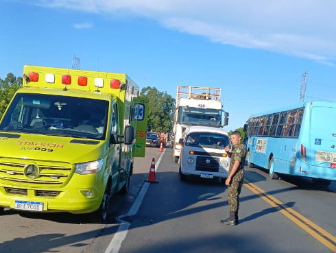 Colis&atilde;o entre duas motocicletas &eacute; registrada na BR-116, em Cap&atilde;o do Le&atilde;o