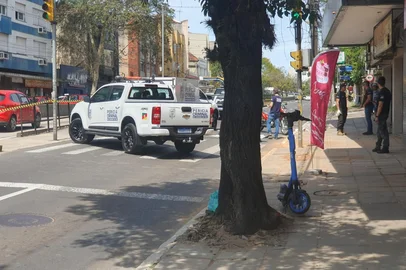 Homem que conduzia patinete elétrica é atropelado por motocicleta e morre na Capital<!-- NICAID(15905065) -->