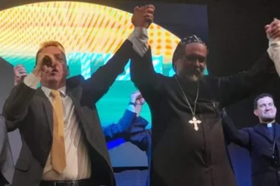 Após decisão que barrou a candidatura do ex-deputado Roberto Jefferson (PTB) para a Presidência da República, a Executiva Nacional do PTB anunciou que o atual candidato do partido a vice-presidente, Padre Kelmon Luís, irá substituir o ex-parlamentar. Para compor a chapa, o Pastor Luiz Cláudio Gamonal será o vice-presidente.<!-- NICAID(15196894) -->
