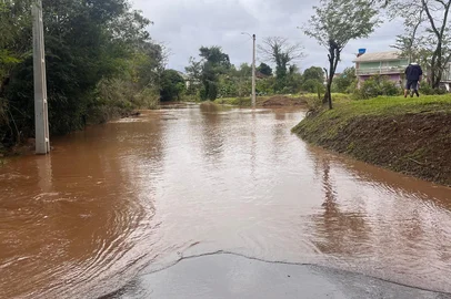 Rio Caí, em São Sebastião do Caí, ultrapassou a cota de inundação neste domingo (29) - 29.06.2025  <!-- NICAID(16069982) -->