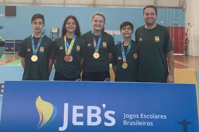equipe comandada pelo técnico noeslem lima faturou dois ouros e um bronze na competição sediada no rio de janeiro<!-- NICAID(15264810) -->
