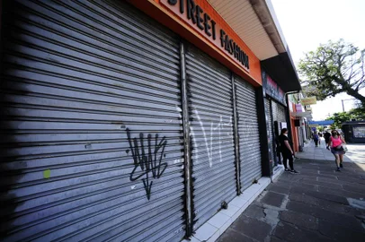 PORTO ALEGRE,RS,BRASIL.2021,03,08.Comércio de rua da AV.Assis Brasil, estaão fechados.(RONALDO BERNARDI/AGENCIA RBS).<!-- NICAID(14729999) -->