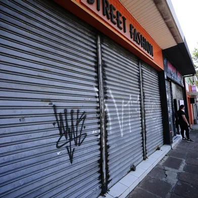 PORTO ALEGRE,RS,BRASIL.2021,03,08.Comércio de rua da AV.Assis Brasil, estaão fechados.(RONALDO BERNARDI/AGENCIA RBS).<!-- NICAID(14729999) -->