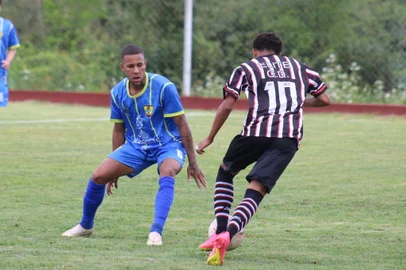 Cruz Alta e Elite pela Série B do Gauchão.<!-- NICAID(15577760) -->