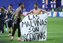 "Coisas que acontecem em campo": Milei minimiza faixa de jogadores argentinos sobre as Ilhas Malvinas
