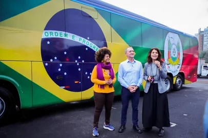 Manuela D'Ávila (PSOL) parte em caravana pelo Interior do RS<!-- NICAID(16340091) -->