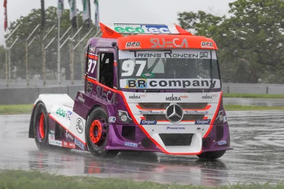 O gaúcho Maicon Roncen compete em buscar de pódio na final da Copa Truck<!-- NICAID(15930253) -->