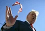 Trump diz que acompanha "muito de perto" as eleições do Brasil