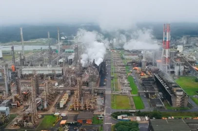 Polo petroquímico paralisa operações por falta de insumos em TriunfoSerá acionado o sistema de segurança, quando chamas queimam resíduos que ficam nas tubulações<!-- NICAID(15753512) -->