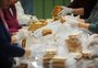 FOTOS: veja como é a rotina em Caxias do Sul dos voluntários que ajudam as vítimas da enchente