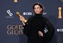 Quem é o estilista que assinou vestido usado por Fernanda Torres no Globo de Ouro