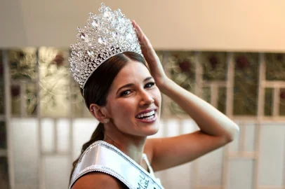 Porto Alegre, RS, BrasilDonna. Aline Fritsch, de Lagoão, é a Miss Universe Rio Grande do Sul 2025.<!-- NICAID(15954628) -->