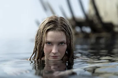 Morfydd Clark como Galadriel em Os Anéis de Poder, série de O Senhor dos Anéis.<!-- NICAID(15195032) -->