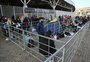 Fãs do Guns N' Roses passam a noite na fila antes do show da banda em Porto Alegre