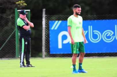 CAXIAS DO SUL, RS, BRASIL, 15/03/2023. Treino do Juventude no retorno do técnico Pintado ao comando do time. O Ju está se preparando para a série B do Campeonato Brasileiro 2023. Na foto, técnico Pintado. (Porthus Junior/Agência RBS)Indexador:                                 <!-- NICAID(15376342) -->