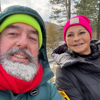 Casal de gaúchos está há quatro meses percorrendo o mundo. Sérgio Stangler , cirurgião dedicado à rinoplastia e viajante independente para locais de difícil acesso. Cindy Palominos , esposa e viajante sempre disposta. Foto: Sérgio Stangler/Arquivo Pessoal<!-- NICAID(16151849) -->