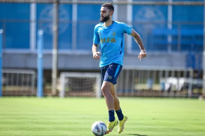 PORTO ALEGRE, RS, BRASIL, 06-03-2025: O zagueiro Wagner Leonardo participa de treino do Grêmio no CT Luiz Carvalho. (Foto: Lucas Uebel/Grêmio/Divulgação) <!-- NICAID(15995170) -->