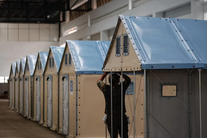 Duas dezenas de casas vão ficar no interior de pavilhão.