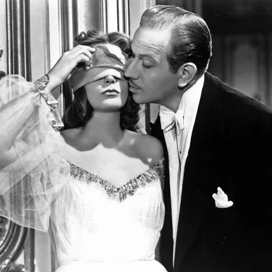 Greta Garbo e Melvyn Douglas em cena do filme "Ninotchka" (1939)<!-- NICAID(15398886) -->